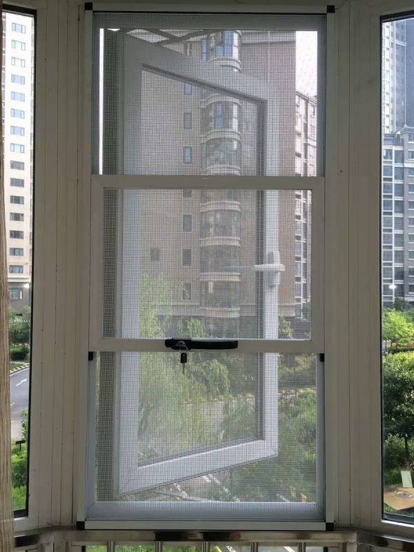 西安金刚网防盗纱窗,三趟试金刚网纱窗 - 西安百业兴窗饰