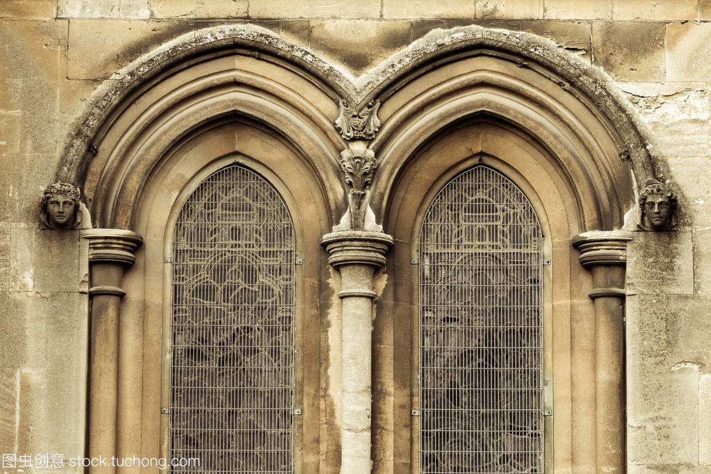 新古典主义窗饰与圆成型