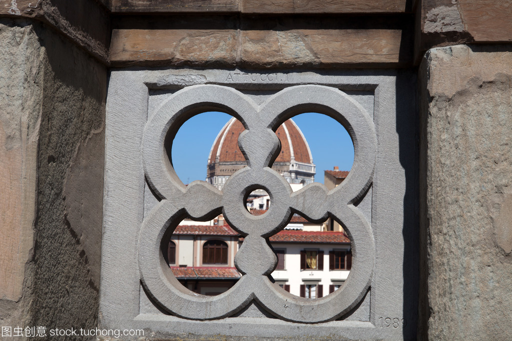 佛罗伦萨的窗饰画廊 从乌菲兹阳台窥见艺术与光影